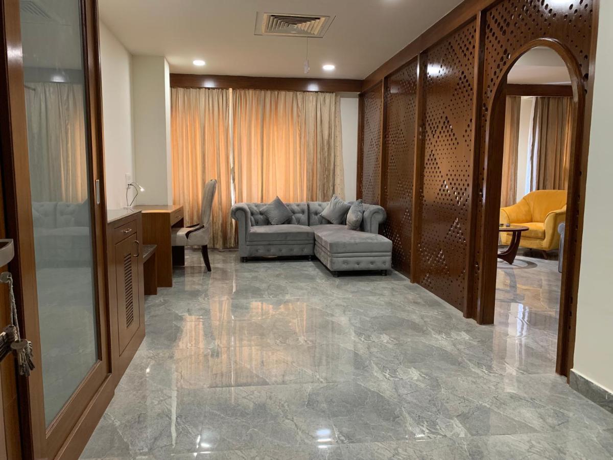 Hyderabad Grand Hotel